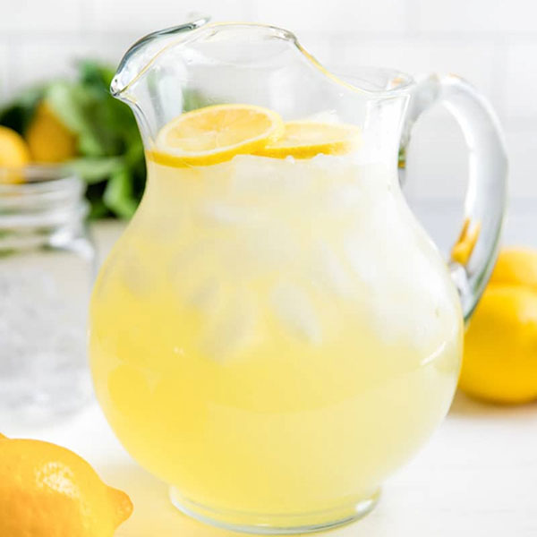 Limonada com hortelã e canela